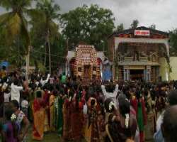 The annual festival celebrated in the temple is in the Aipasi month, which is from 15 November to 15 December. The Lord is decorated differently each 